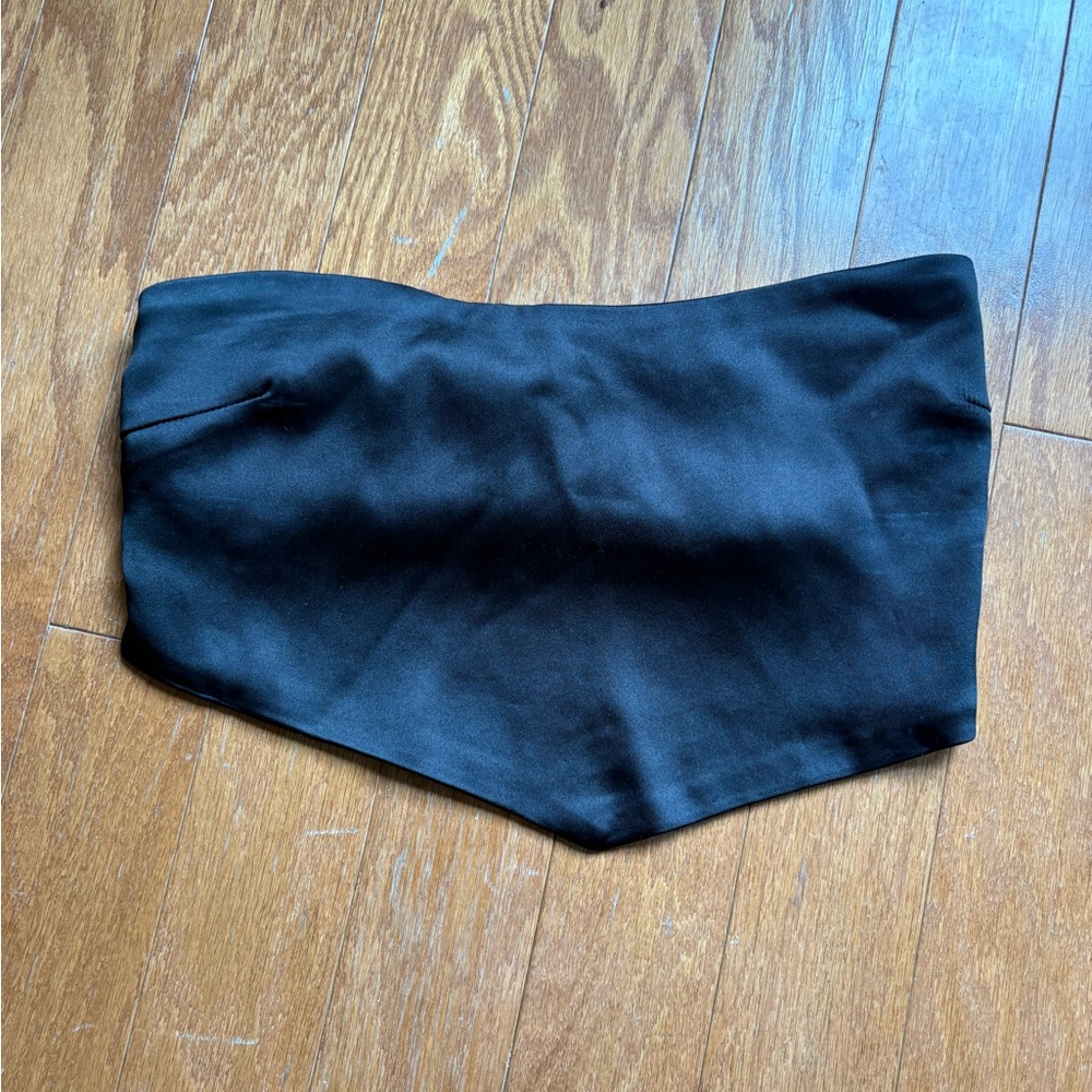 Women’s strapless top